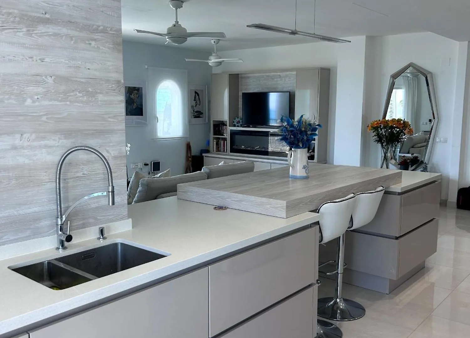 Luxurious 3 Bedroom Apartment Beachfront Manilva